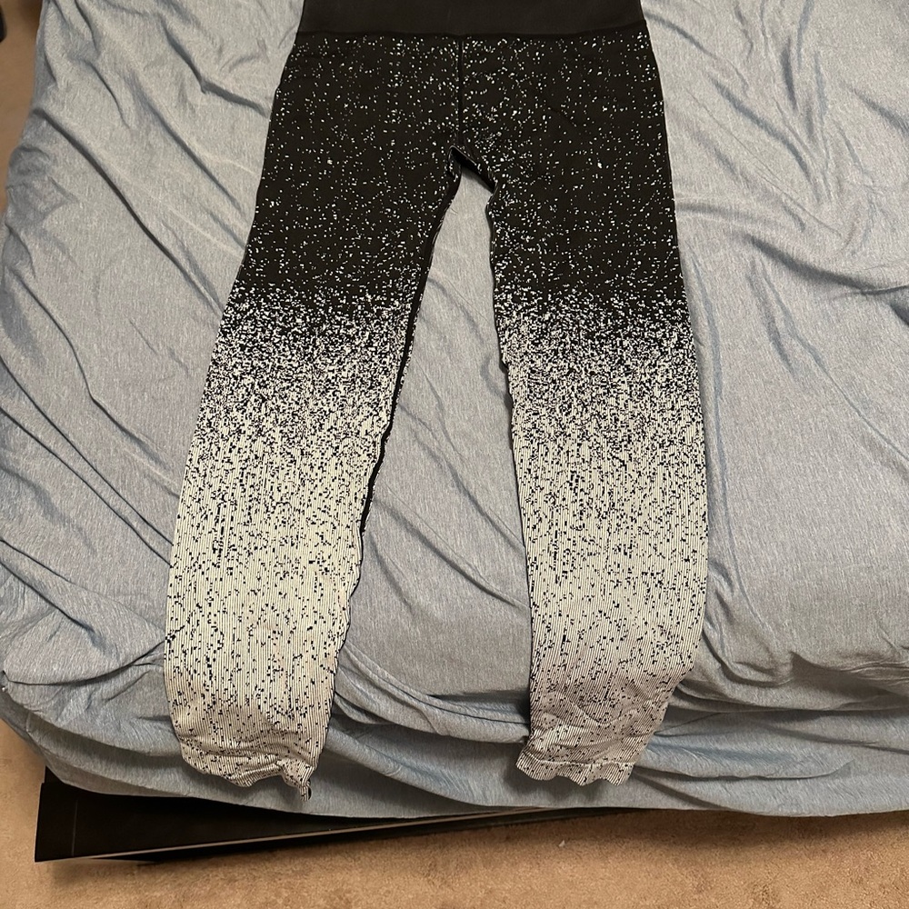 Zella Stylish Black and Gray Leggings